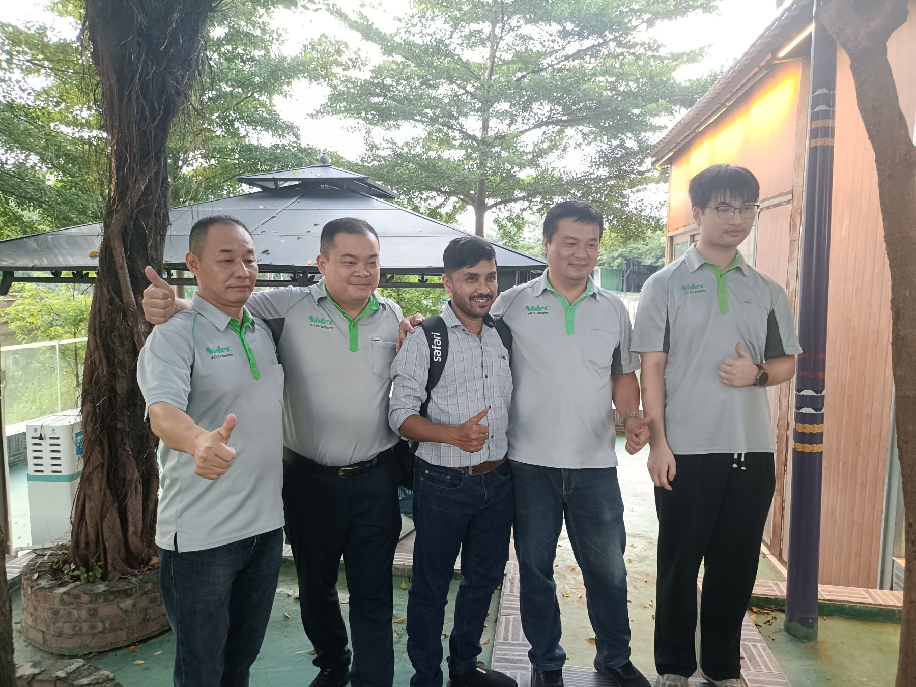 Kvaliteetne tegevus Nideci lifti veomasina Hiina ja India vahel